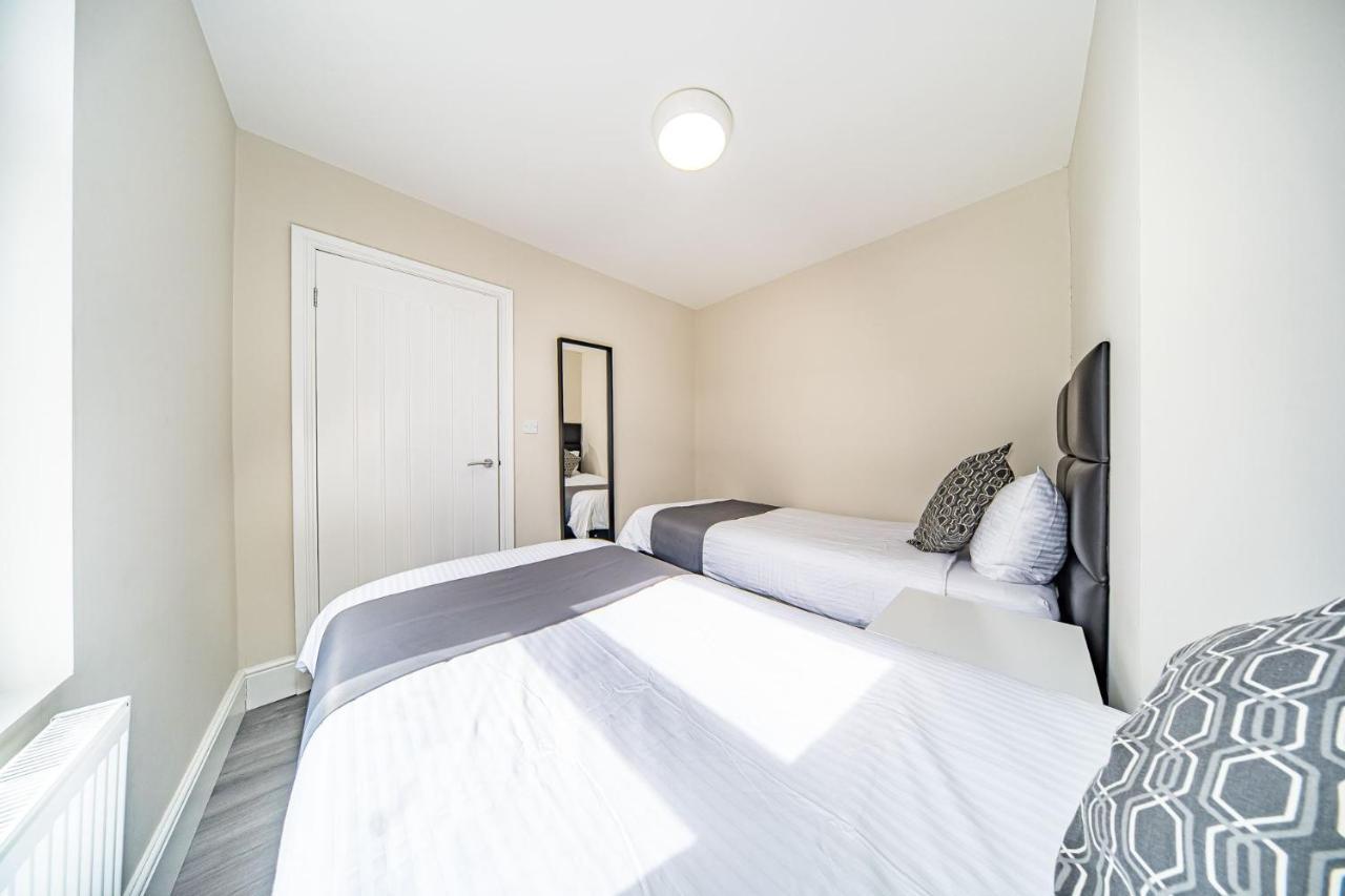 Ryan Air I Bnb - Huge 4 Bedroom House With Free Parking ลิเวอร์พูล ภายนอก รูปภาพ
