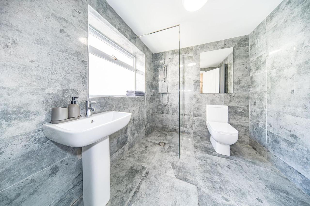 Ryan Air I Bnb - Huge 4 Bedroom House With Free Parking ลิเวอร์พูล ภายนอก รูปภาพ