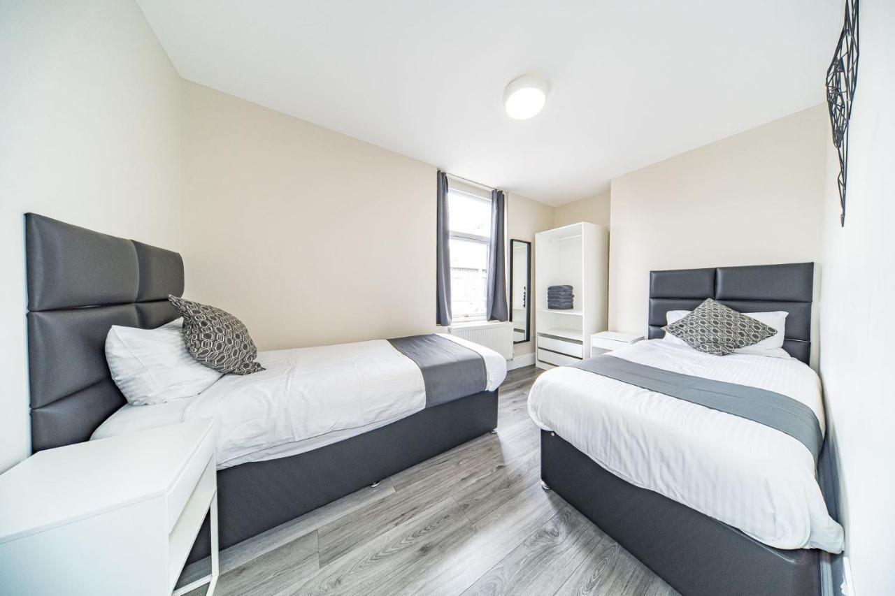 Ryan Air I Bnb - Huge 4 Bedroom House With Free Parking ลิเวอร์พูล ภายนอก รูปภาพ