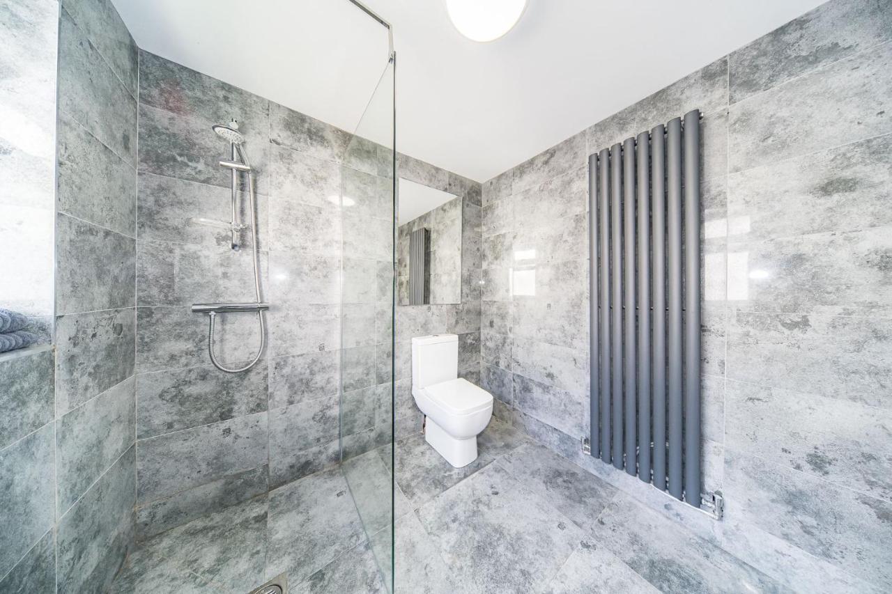 Ryan Air I Bnb - Huge 4 Bedroom House With Free Parking ลิเวอร์พูล ภายนอก รูปภาพ