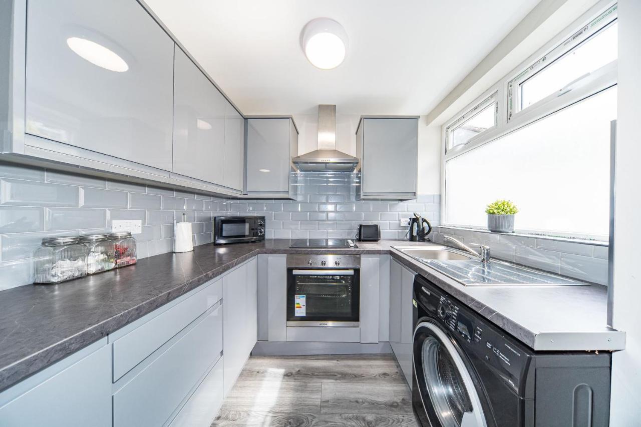 Ryan Air I Bnb - Huge 4 Bedroom House With Free Parking ลิเวอร์พูล ภายนอก รูปภาพ